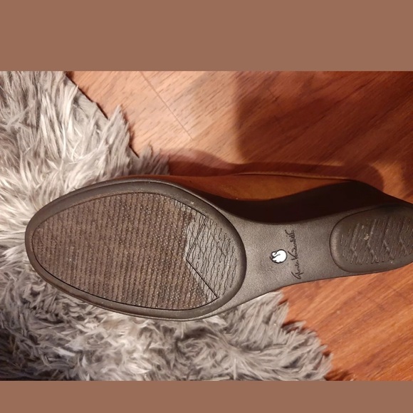 Shoes - Picture 4 of 6